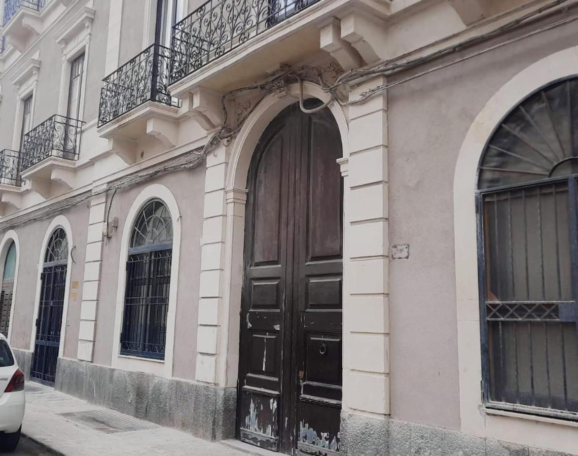 L&L House Apartment Catania Bagian luar foto