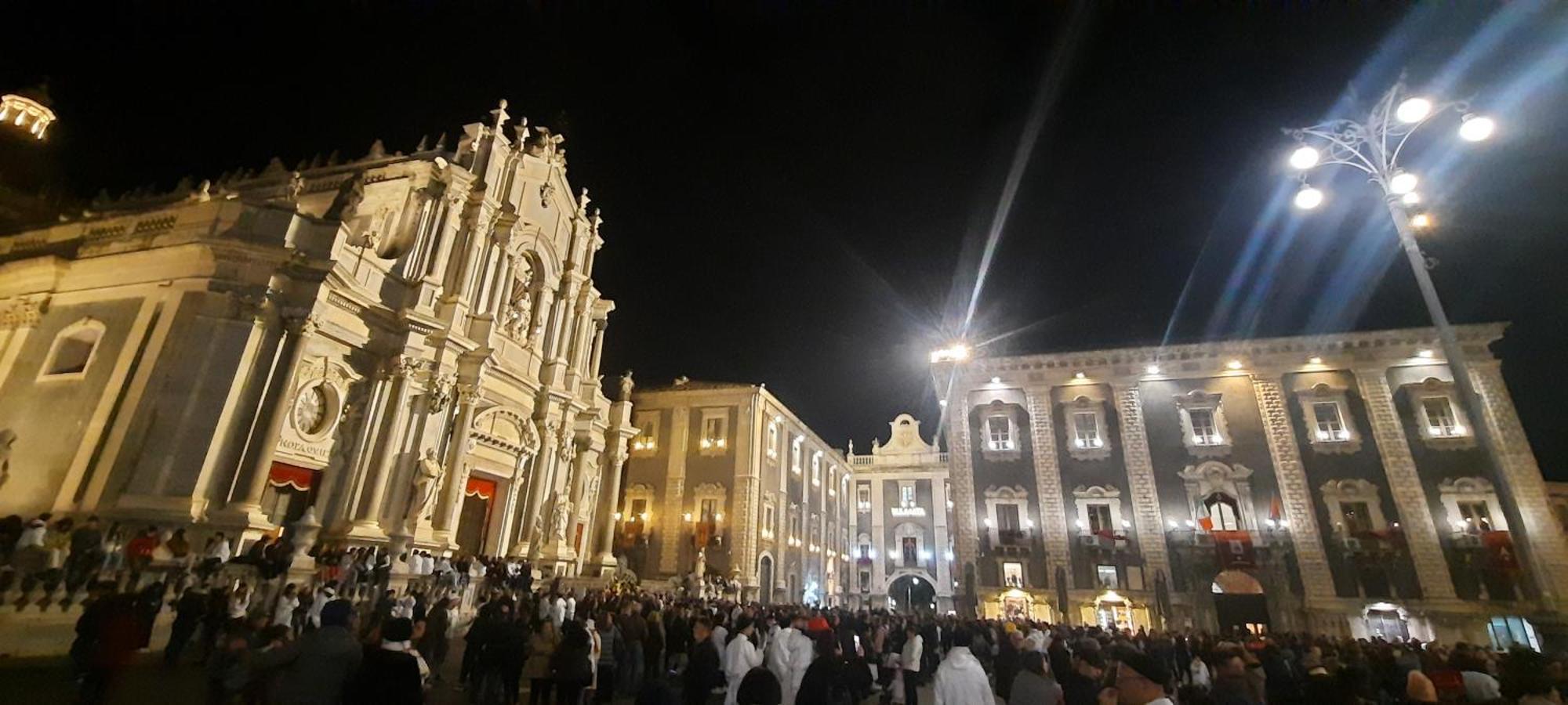 L&L House Apartment Catania Bagian luar foto